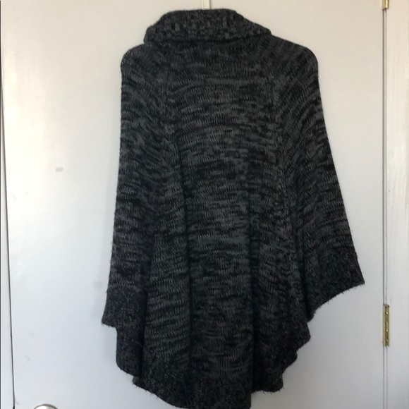 Caslon Poncho - Picture 4 of 4